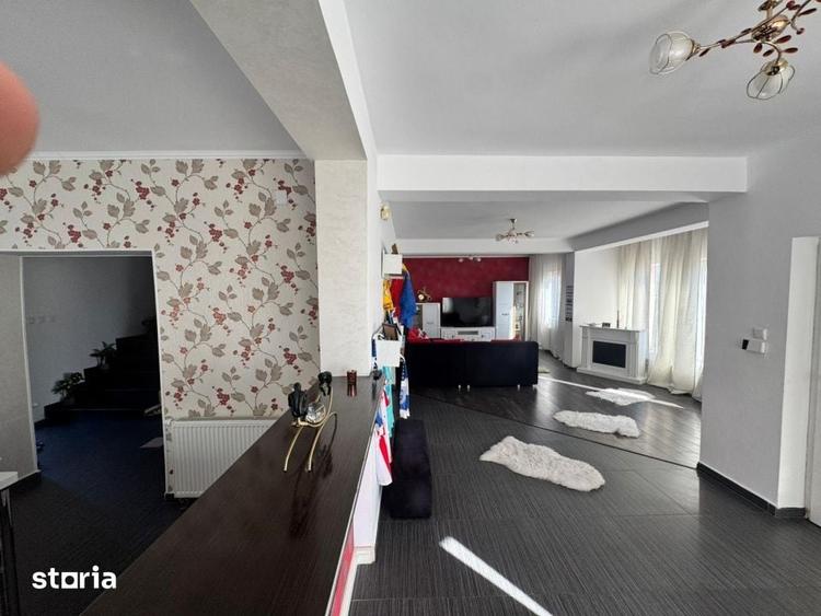 Casă cu 7 camere cu Teren 960 Mp în Pielești