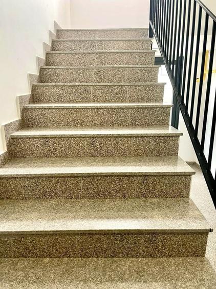 Apartament cu 4 camere decomandat în Ipotești