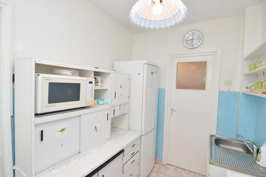 Apartament cu 3 camere semidecomandat, mobilat în Ștefan cel Mare