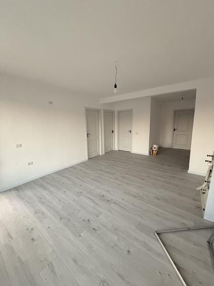 Casă cu 3 camere în Piscani