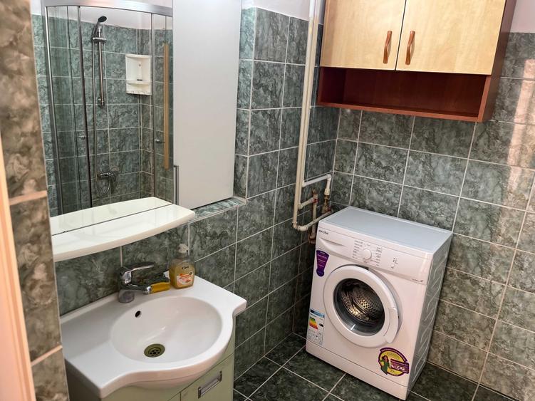 Casă cu 4 camere cu Teren 160 Mp în Giulești