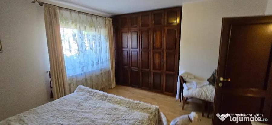 Casă cu 5 camere cu Teren 860 Mp în Central