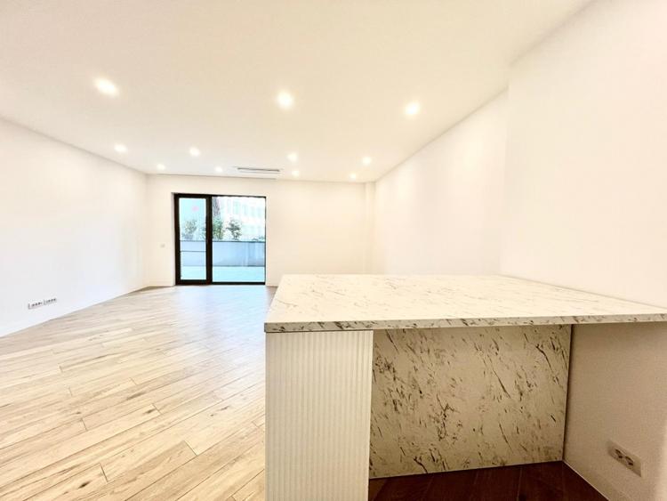 Apartament cu 4 camere, mobilat în Dacia