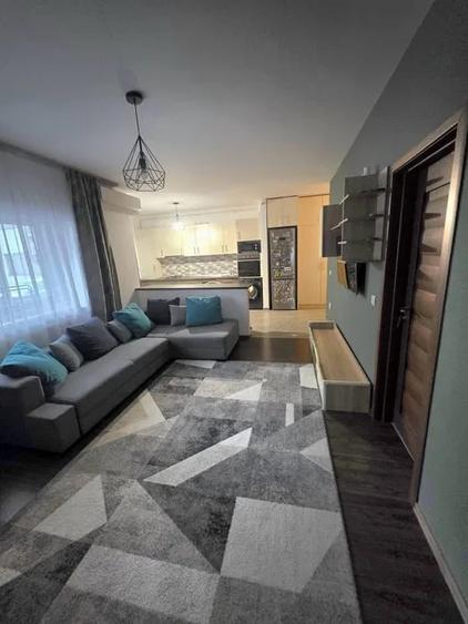 Apartament cu 3 camere semidecomandat, mobilat în Florești — fotografia 2