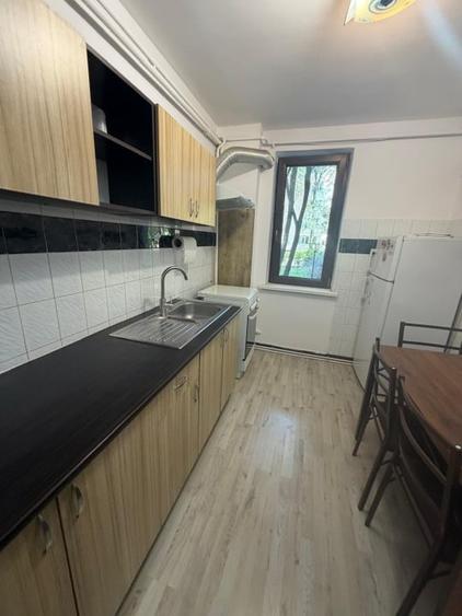 Apartament cu 2 camere semidecomandat, mobilat în Brazda lui Novac