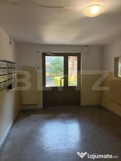 Oportunitate Investitie ! 2 camere, Decomandat, Aleea Micus, - 11