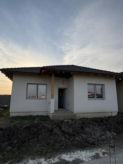 Casă cu 3 camere cu Teren 280 Mp în Moșnița Nouă
