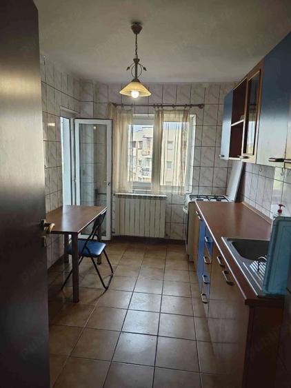 Apartament cu 3 camere decomandat în Cotroceni