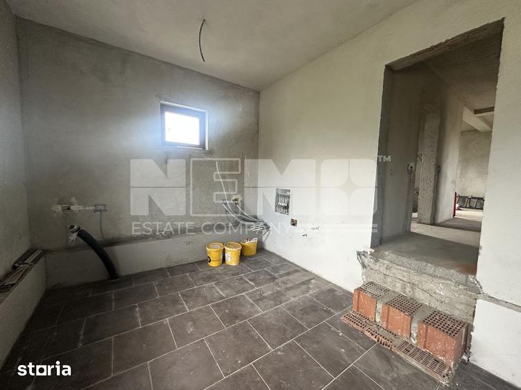 Casă cu 4 camere cu Teren 549 Mp în Vatra Moldoviței