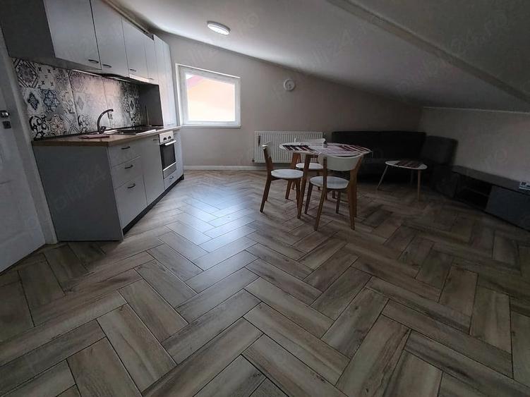 Apartament cu 3 camere semidecomandat în Florești