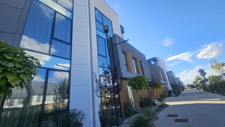 Duplex cu 4 camere cu Canalizare în Central
