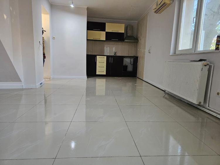 Apartament cu 2 camere decomandat în Casa de Cultură