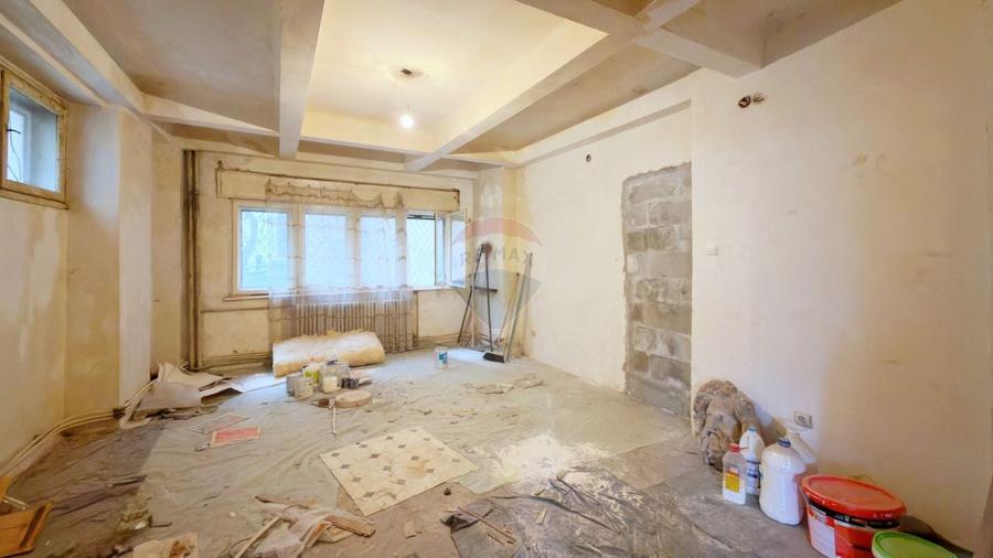 Apartament cu 3 camere semidecomandat în Universitate