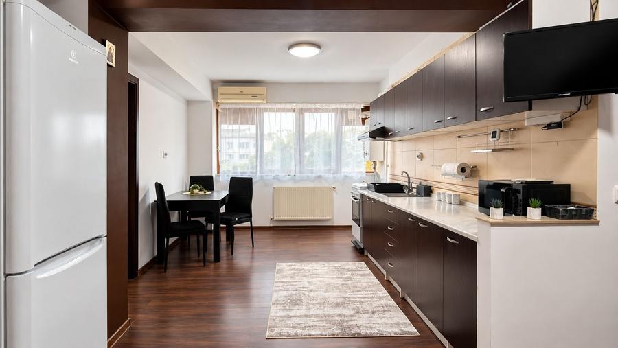 Apartament cu 3 camere decomandat în Letea