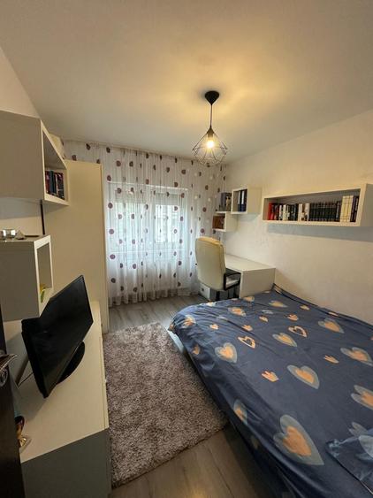 Inchiriez apartament 3 camere in Oradea - 2