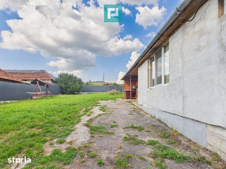 Casă cu 2 camere cu Teren 1800 Mp în Hidiș