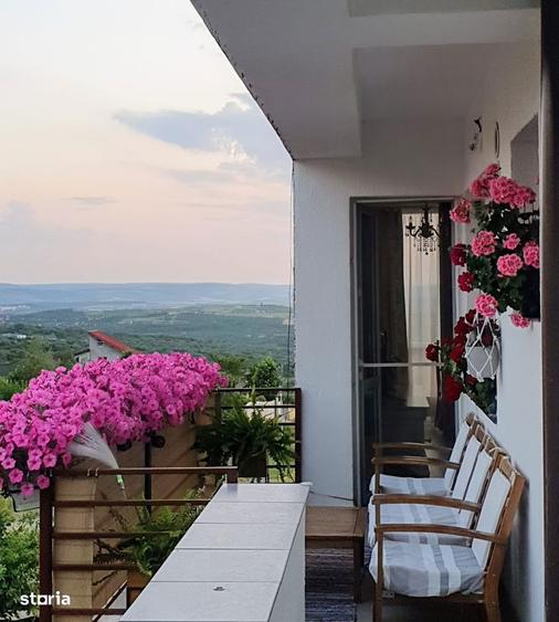 Apartament cu 3 camere decomandat, mobilat în Podu Roș