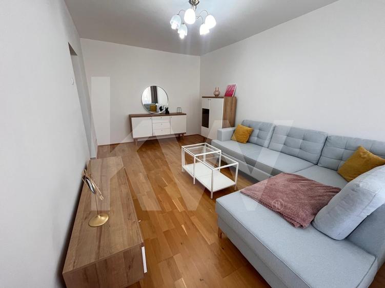 Apartament cu 3 camere semidecomandat, mobilat în Mihai Viteazul