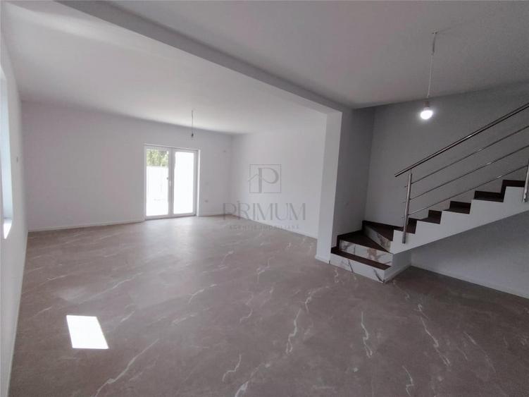 Casă cu 4 camere cu Teren 290 Mp în Moșnița Nouă