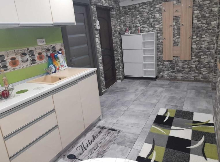 Apartament cu 2 camere decomandat în Broșteni