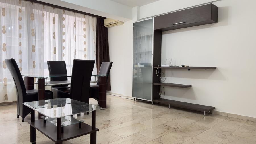Apartament cu 2 camere semidecomandat, mobilat în Central