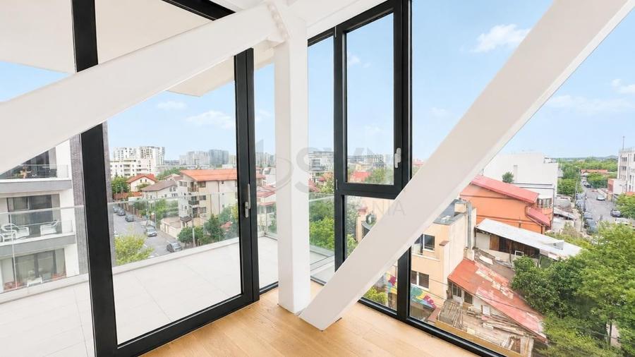 Apartament cu 3 camere decomandat în Aviației