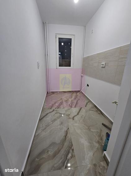 Apartament cu 3 camere semidecomandat în Giurgiului