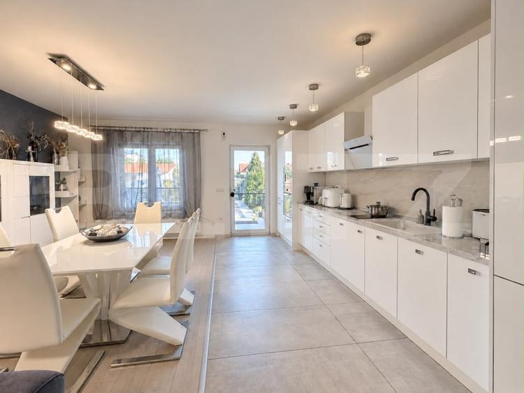 Duplex cu 4 camere cu Canalizare în Dumbrăvița