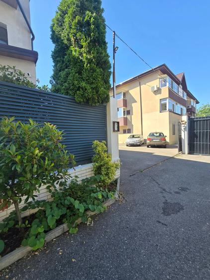 Penthouse cu 4 camere semidecomandat în Dobroești
