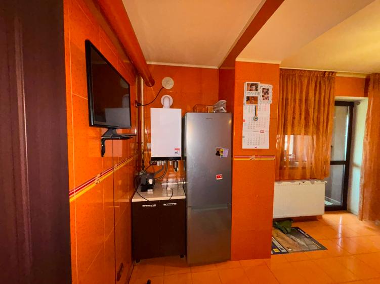 Apartament cu 3 camere decomandat în Periferie