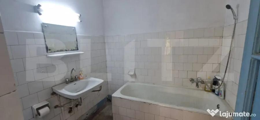 Casă cu 3 camere cu Teren 444 Mp în Central