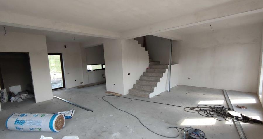 Duplex cu 4 camere cu Canalizare în Iris