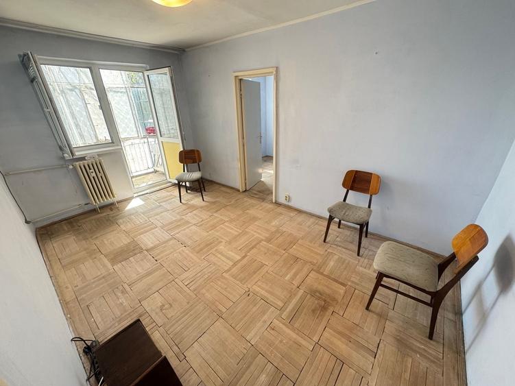 Apartament 3 camere zona Km 4 5 - 1