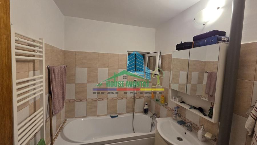 Apartament cu 3 camere decomandat, mobilat în Brăilei