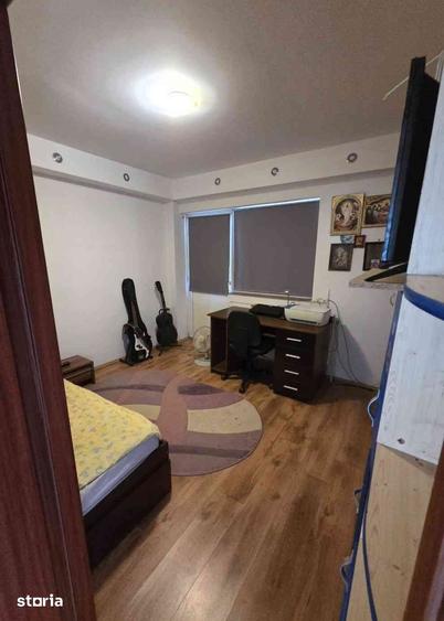 Casă cu 9 camere cu Teren 600 Mp în Central