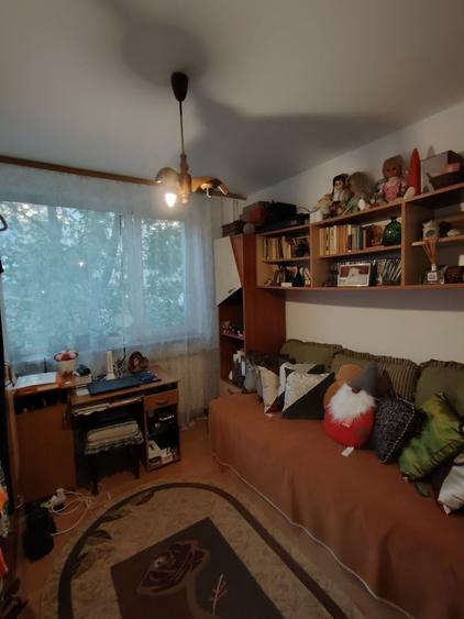 Apartament cu 4 camere semidecomandat în Central