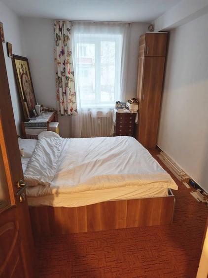 Apartament cu 4 camere semidecomandat, mobilat în Central