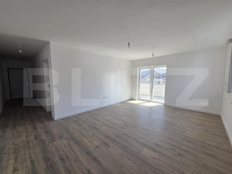 Apartament cu 3 camere semidecomandat în Florești