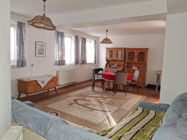 Casă individuală cu 15 camere cu Canalizare în Bazna