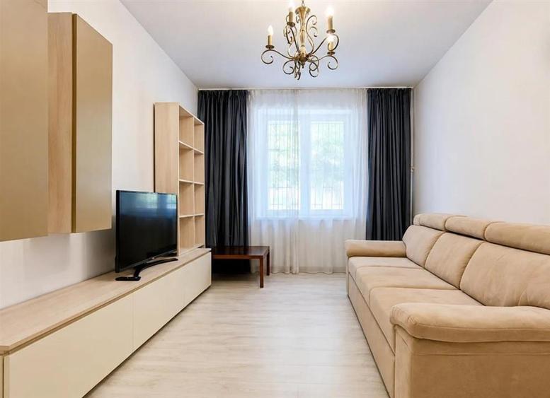 Apartament cu 3 camere semidecomandat, mobilat în Floreasca