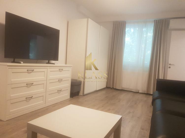 Apartament cu 3 camere semidecomandat, mobilat în Primăverii