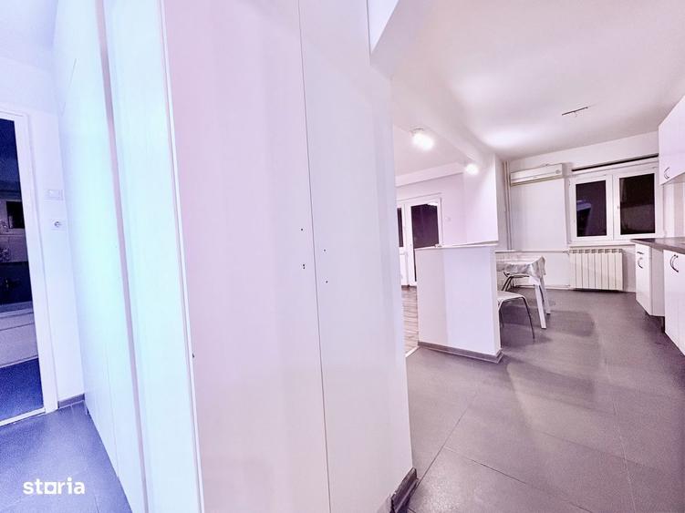 Apartament cu 3 camere semidecomandat în Tei