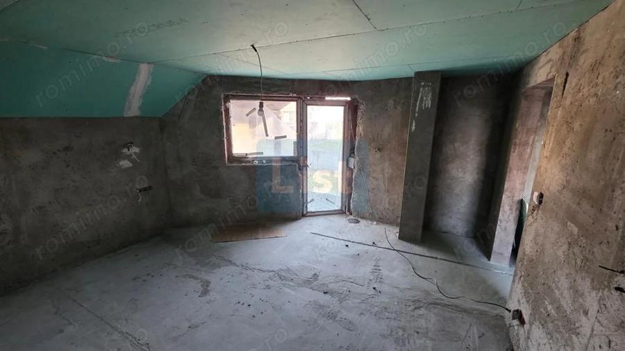 Casă cu Teren 1056 Mp în Ostrovu Corbului