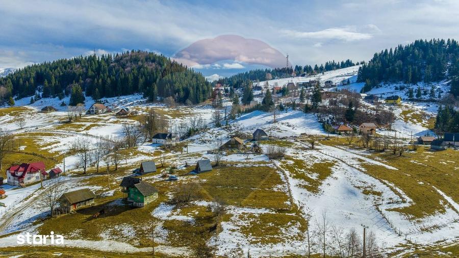 Teren intravilan CU PRIVELISTE DE POVESTE- Fundata- Romania - 1