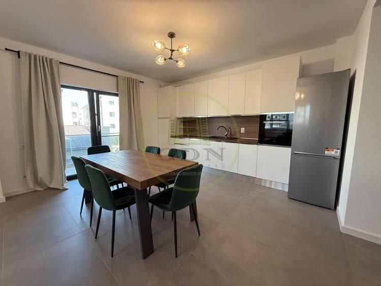 Apartament cu 3 camere decomandat, mobilat în Exterior Est
