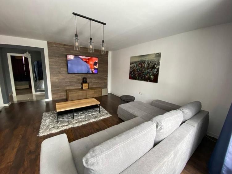 Duplex cu 5 camere cu Canalizare în Florești