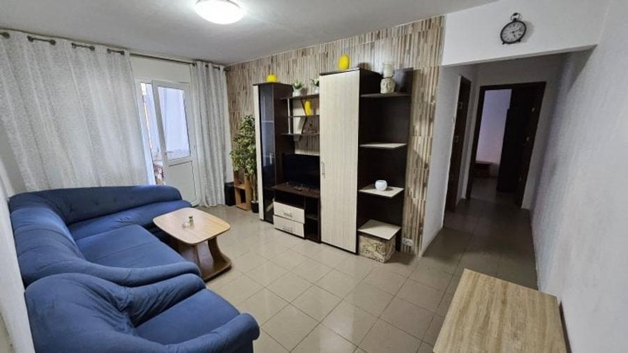 Apartament cu 3 camere semidecomandat în Km 4-5