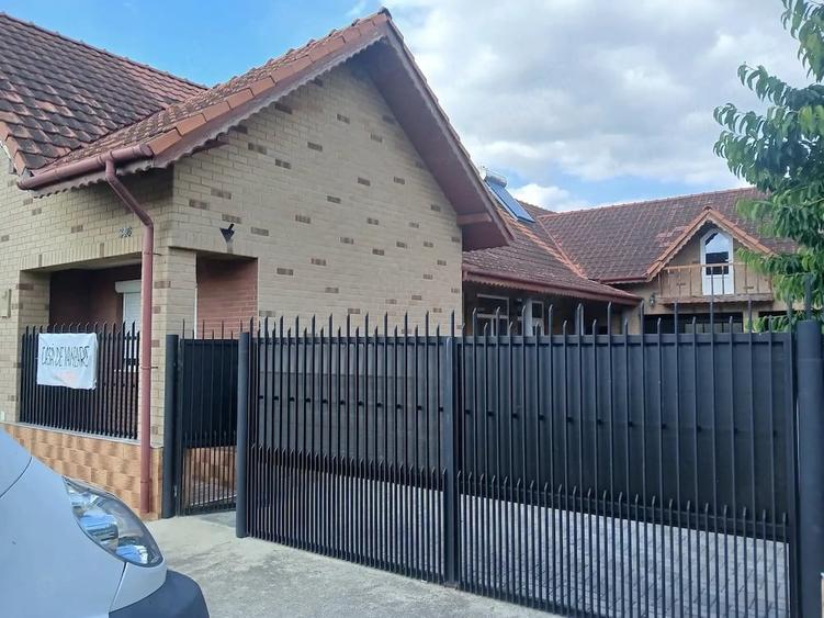 Casă cu 4 camere cu Teren 800 Mp în Uivar