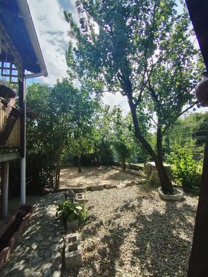 Casă individuală cu 7 camere cu Teren 527 Mp în Preajba