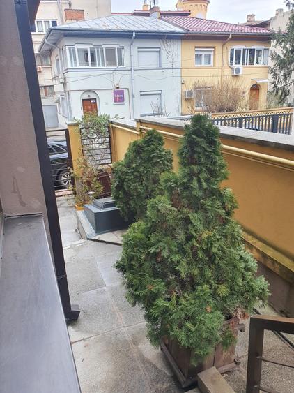 Apartament cu 3 camere, mobilat în Primăverii
